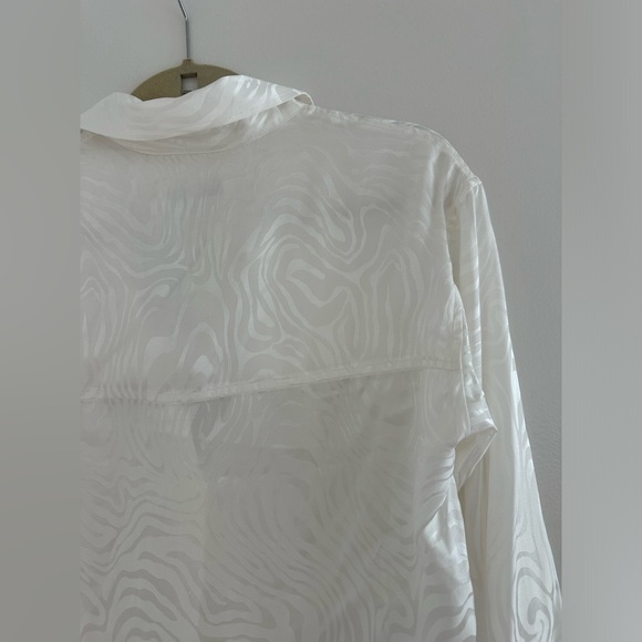 Nonchalant White Silk Cropped Button Down - Picture 6 of 6